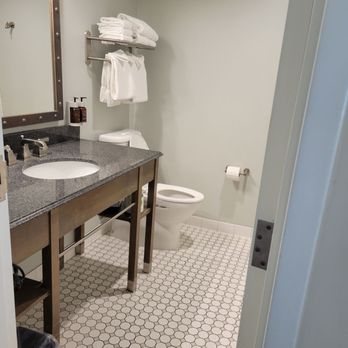 Hyatt Place Scottsdale North — Bathroom