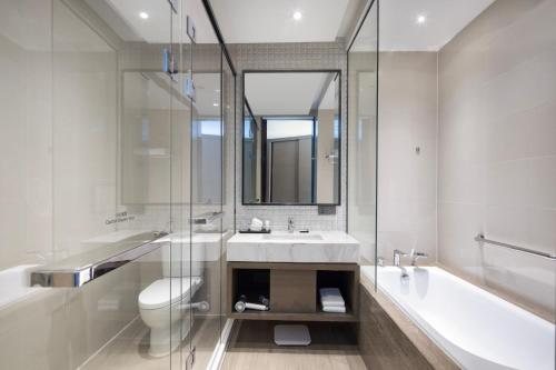 Hyatt Place Shanghai New Hongqiao — Bathroom