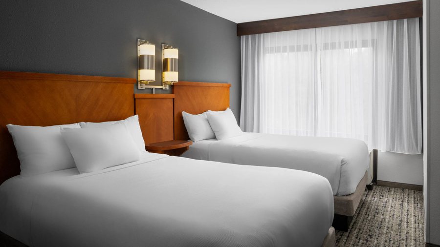 Hyatt Place Sterling Dulles Airport North — Guest room