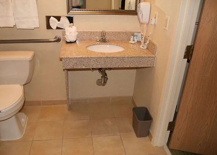 Hyatt Place Tucson Central — Bathroom