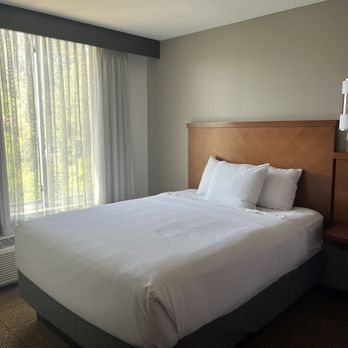 Hyatt Place UC Davis — Guest room