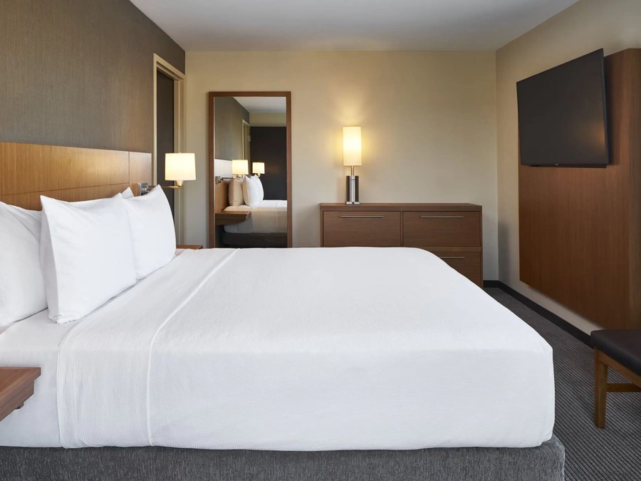 Hyatt Place Wilmington Riverfront — Guest room