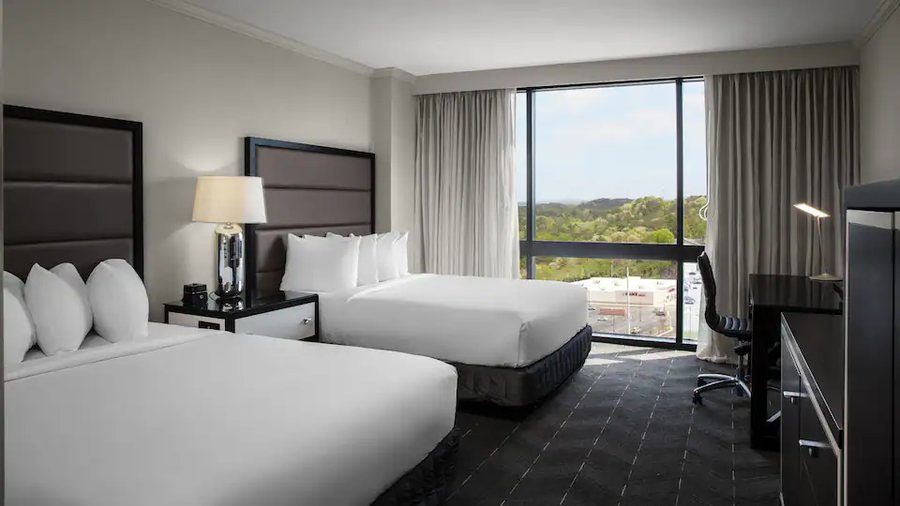 Hyatt Regency Birmingham The Wynfrey Hotel — Guest room
