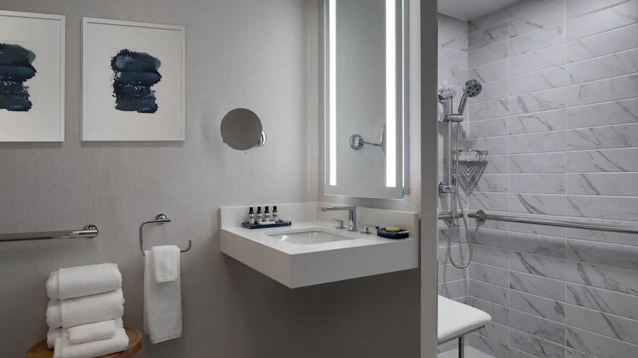 Hyatt Regency Boston — Bathroom