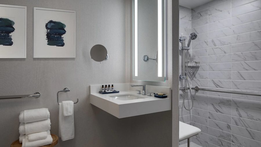 Hyatt Regency Boston Harbor — Bathroom