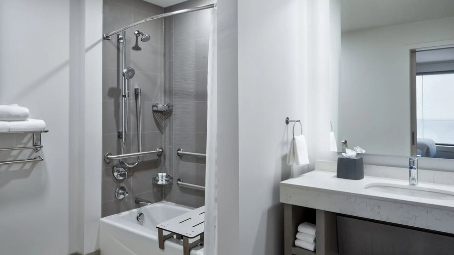 Hyatt Regency Denver Anschutz Medical Campus — Bathroom