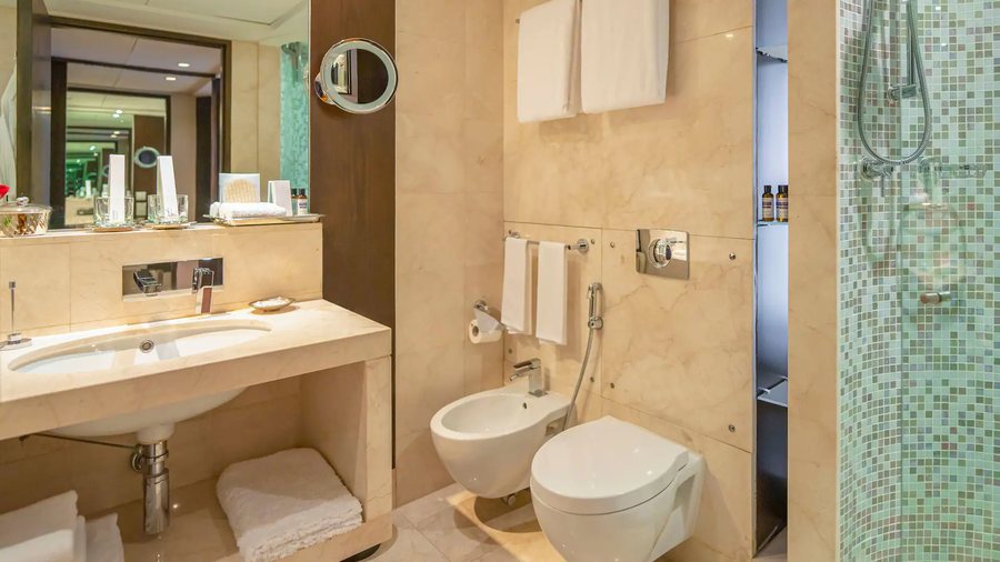 Hyatt Regency Dubai — Bathroom