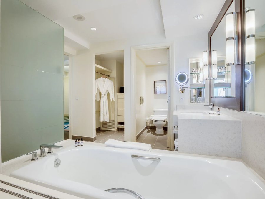 Hyatt Regency Guam — Bathroom