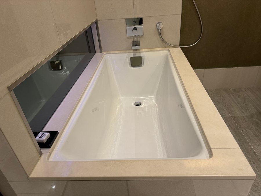 Hyatt Regency Hong Kong Tsim Sha Tsui — Bathroom