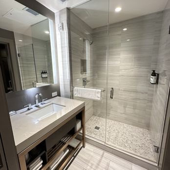 Hyatt Regency JFK Airport at Resorts World New York — Bathroom