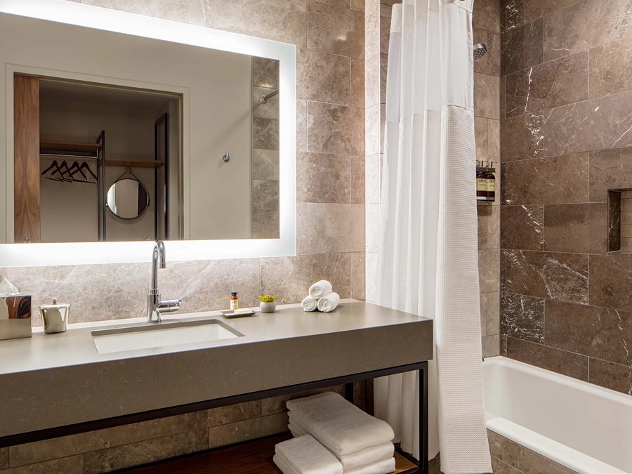 Hyatt Regency Lake Washington at Seattle s Southport — Bathroom