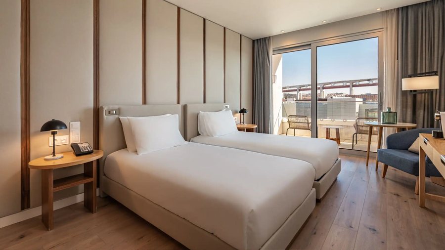Hyatt Regency Lisbon — Guest room