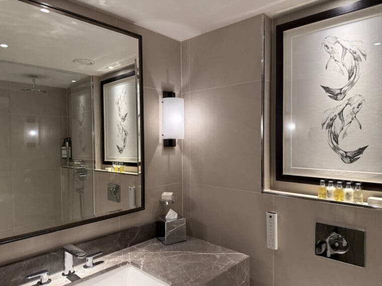 Hyatt Regency London The Churchill — Bathroom
