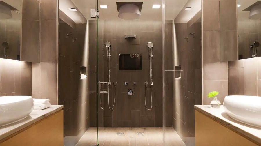 Hyatt Regency Long Beach — Bathroom