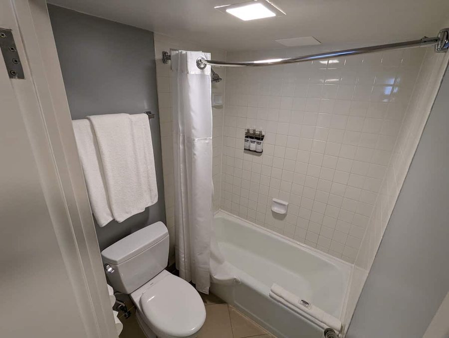 Hyatt Regency Miami — Bathroom