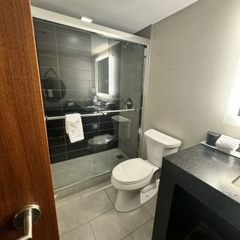 Hyatt Regency Minneapolis — Bathroom