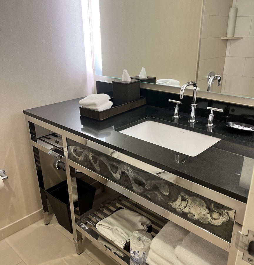 Hyatt Regency New Orleans — Bathroom