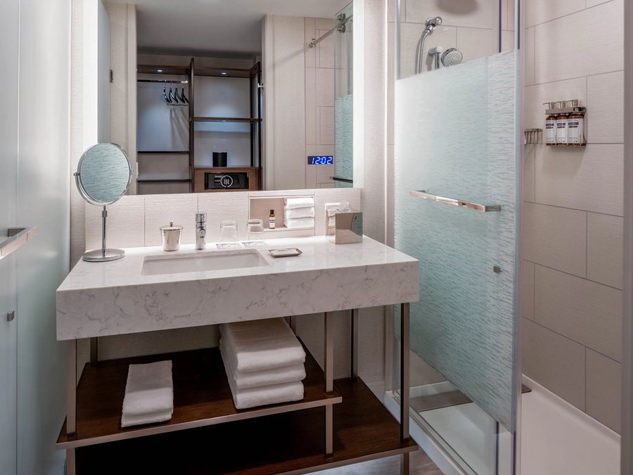 Hyatt Regency Portland at the Oregon Convention Center — Bathroom