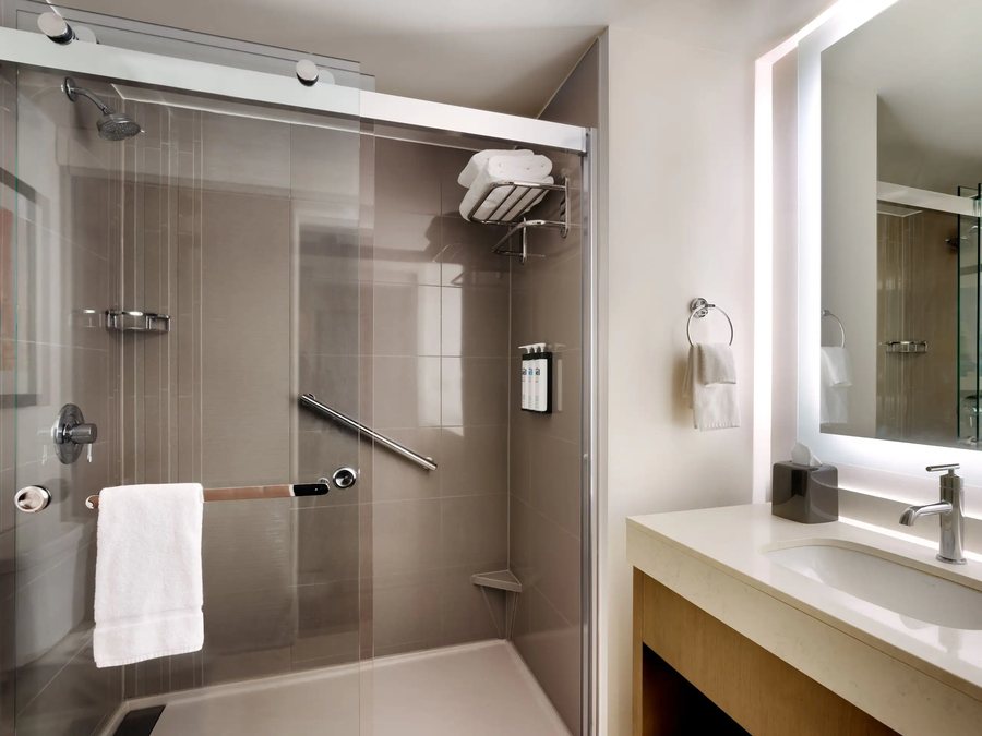 Hyatt Regency Rochester — Bathroom