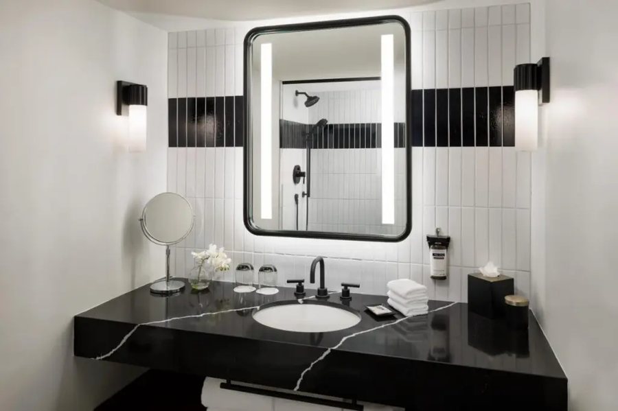 Hyatt Regency San Francisco Downtown SOMA — Bathroom