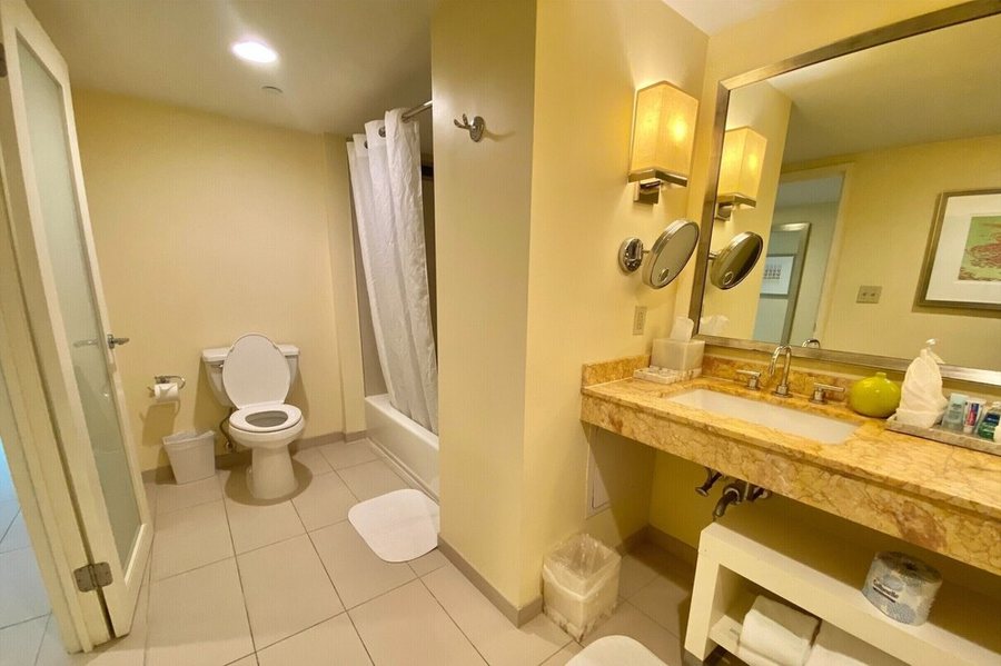 Hyatt Regency Sarasota — Bathroom