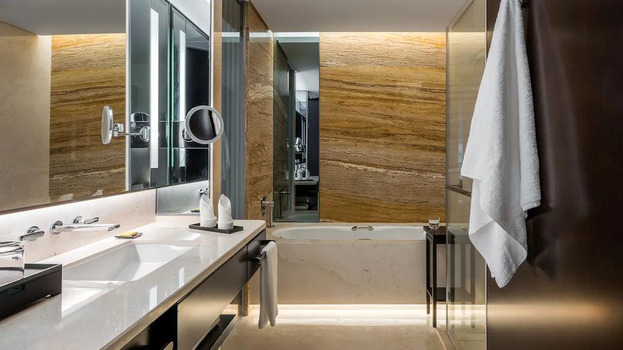 Hyatt Regency Shanghai Global Hrbr — Bathroom