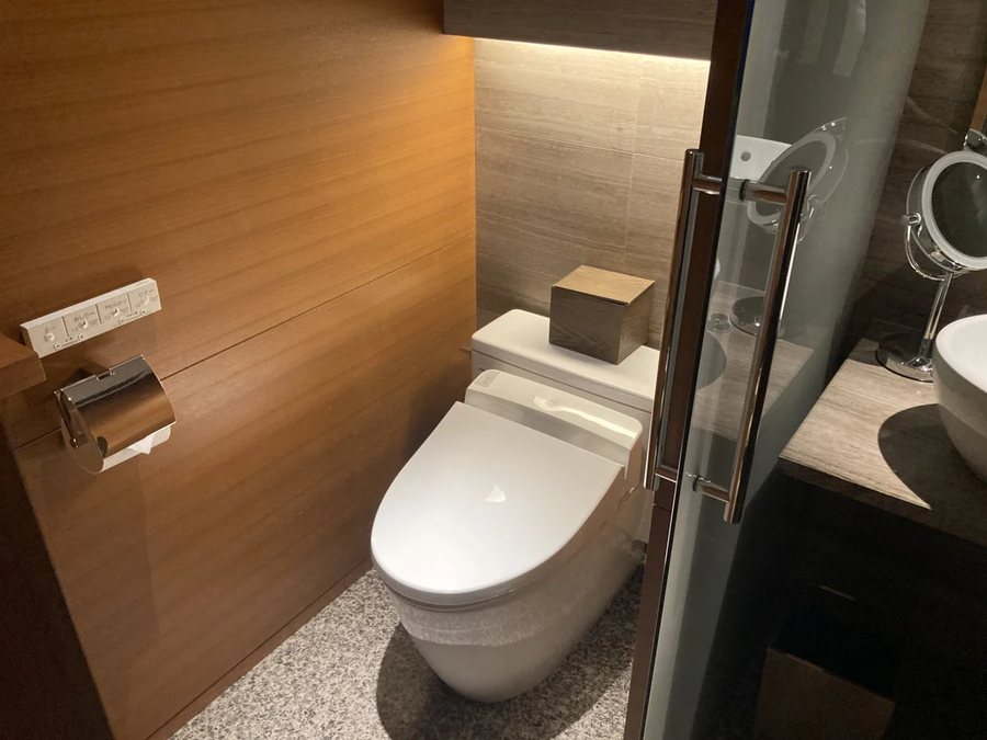 Hyatt Regency Tokyo — Bathroom