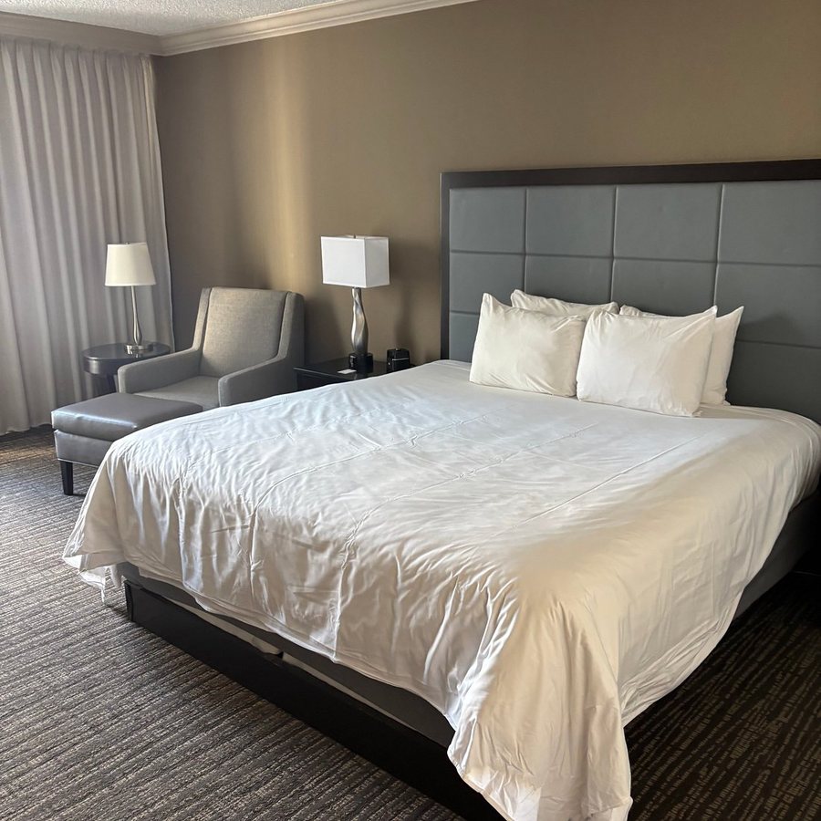 Hyatt Regency Tulsa Downtown — Guest room