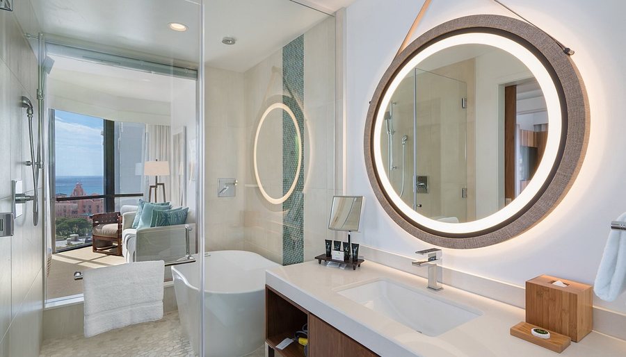 Hyatt Regency Waikiki Beach Resort And Spa — Bathroom