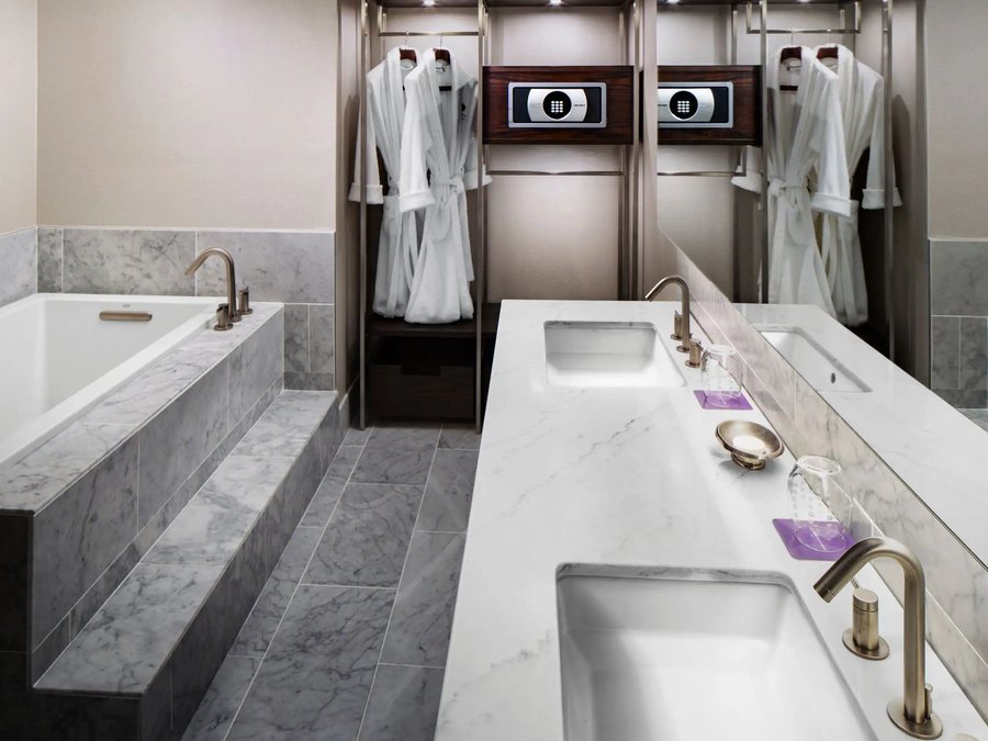 Hyatt Regency Wichita — Bathroom