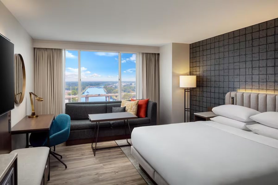Hyatt Regency Wichita — Guest room
