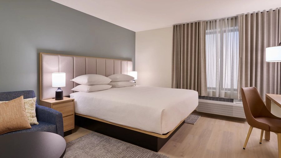Hyatt Studios Mobile Tillmans Corner — Guest room