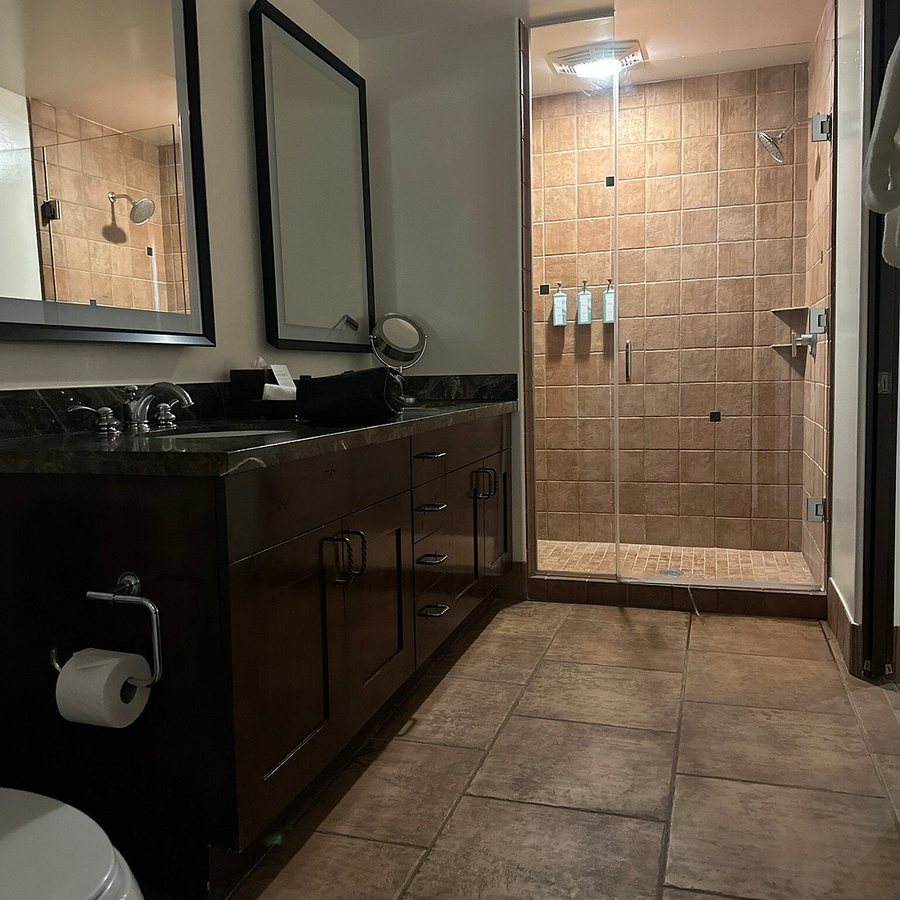 Hyatt Vacation Club at Pinon Pointe — Bathroom