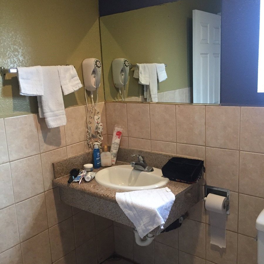 Hyland Motel Van Nuys Los Angeles California — Bathroom