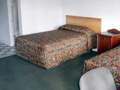 Hyland Motel Van Nuys Los Angeles California — Guest room