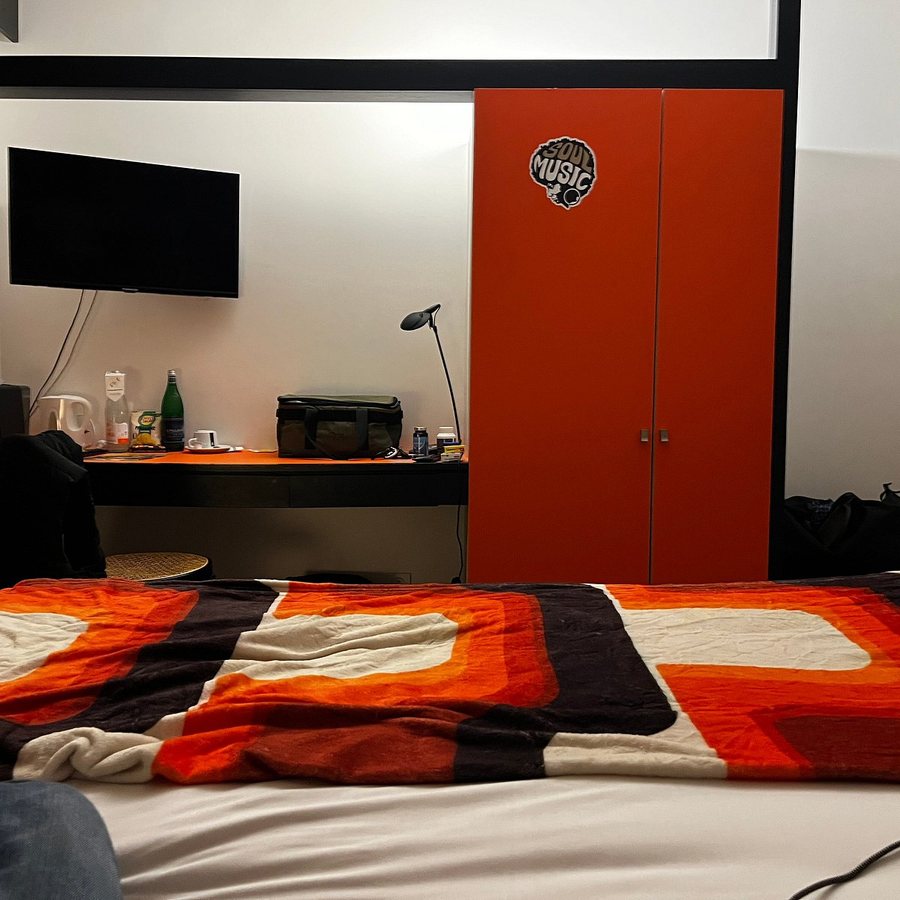 Hyp hotel — Guest room
