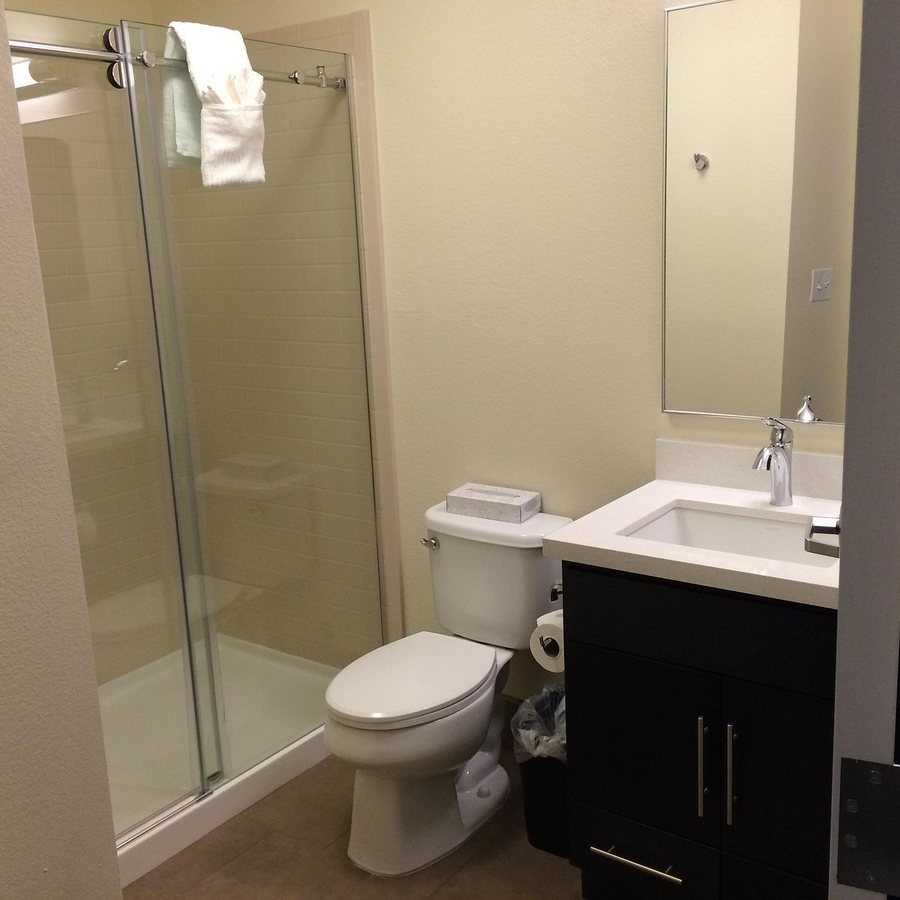 I65 Studio Suites — Bathroom