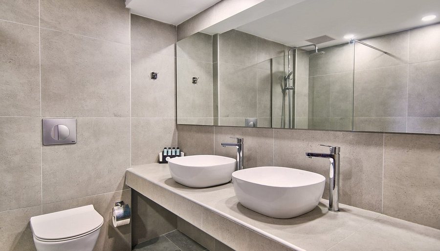 Iakinthos — Bathroom
