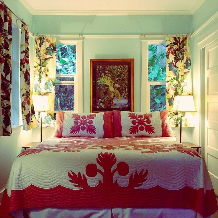 Iao Valley Inn — Guest room