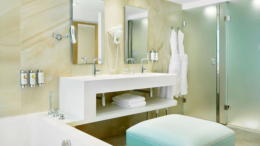 Iberostar Selection Playa de Palma — Bathroom