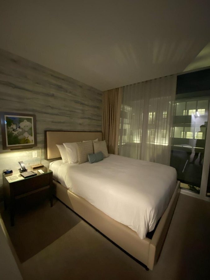 Iberostar Waves Berkeley Shore Miami Beach Florida — Guest room