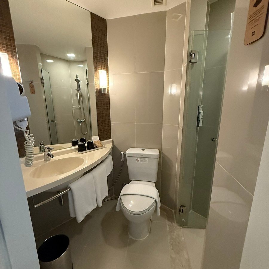 Ibis Bangkok Siam — Bathroom