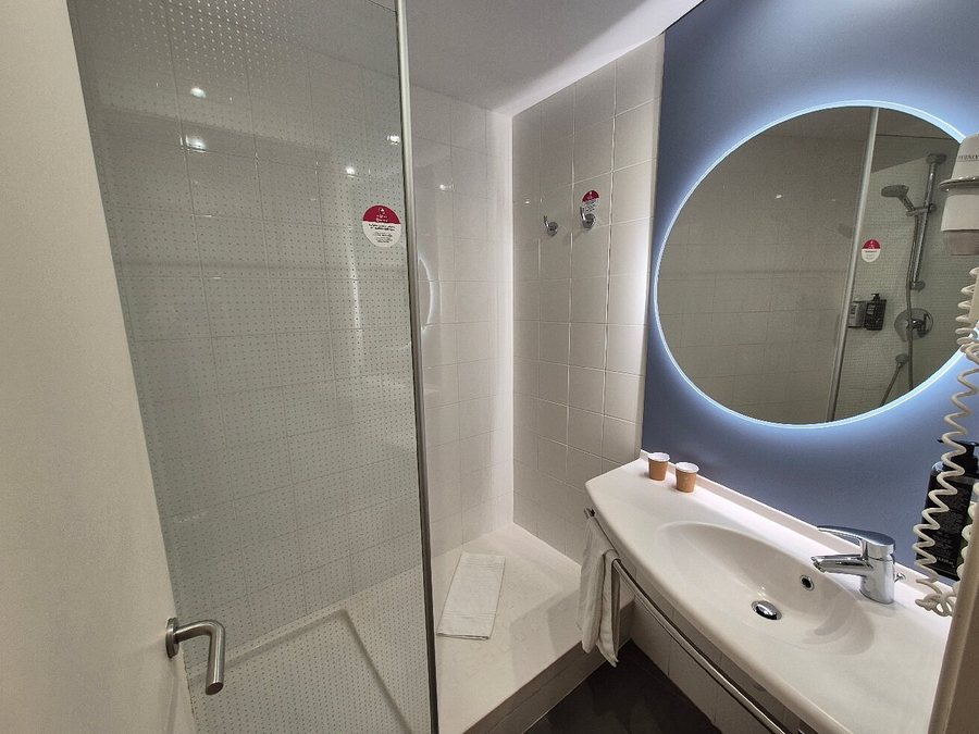 Ibis Barcelona Centro Sagrada Familia Barcelona Catalonia — Bathroom