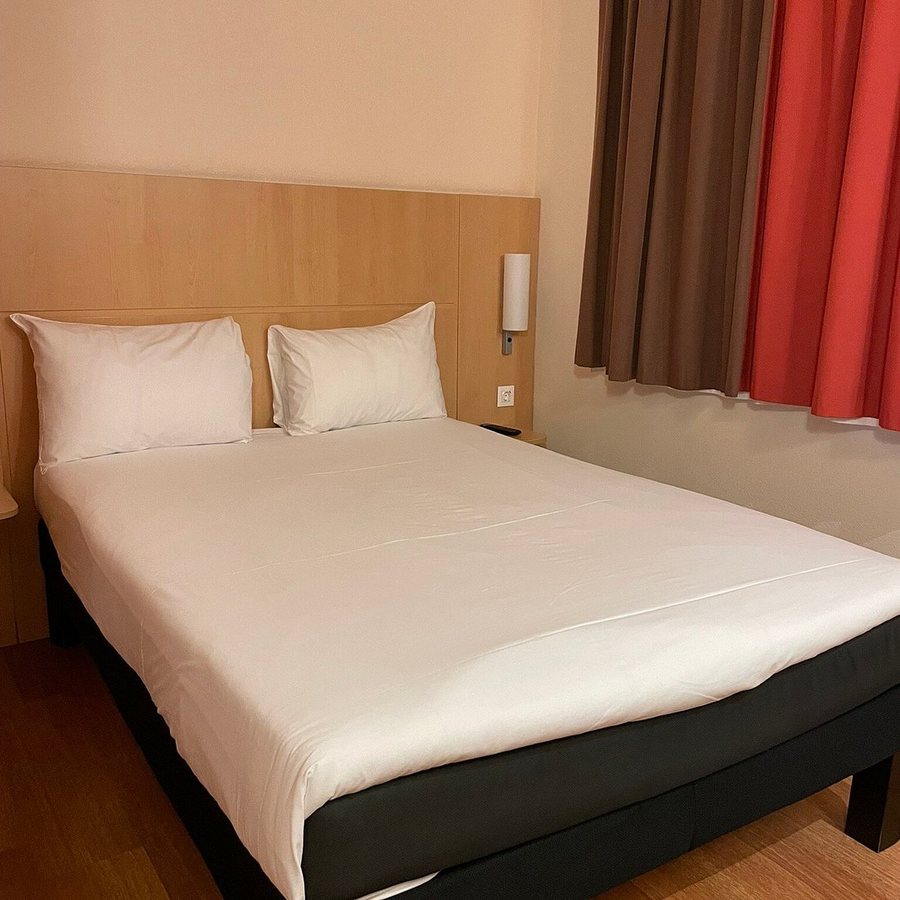Ibis Barcelona Centro Sagrada Familia Barcelona Catalonia — Guest room