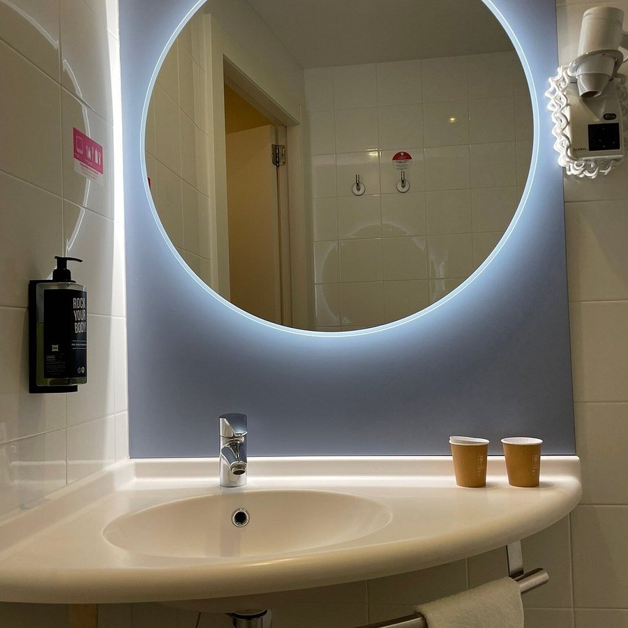 Ibis Barcelona Meridiana Barcelona Catalonia — Bathroom