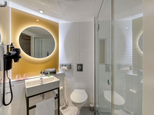 Ibis Berlin City Sud — Bathroom