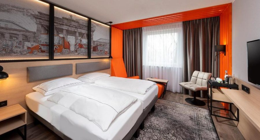 Ibis Berlin Messe — Guest room
