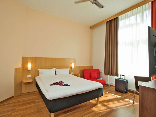Ibis Berlin Spandau — Guest room