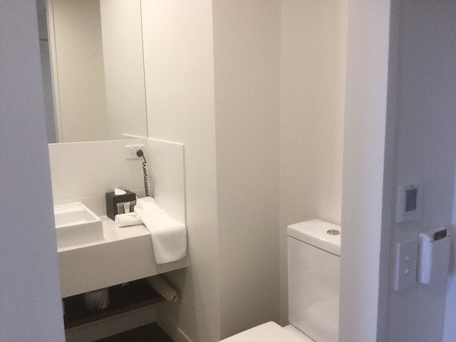 Ibis Brisbane Airport — Bathroom