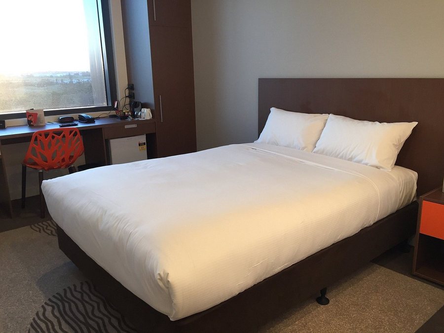 Ibis Brisbane Airport — Guest room